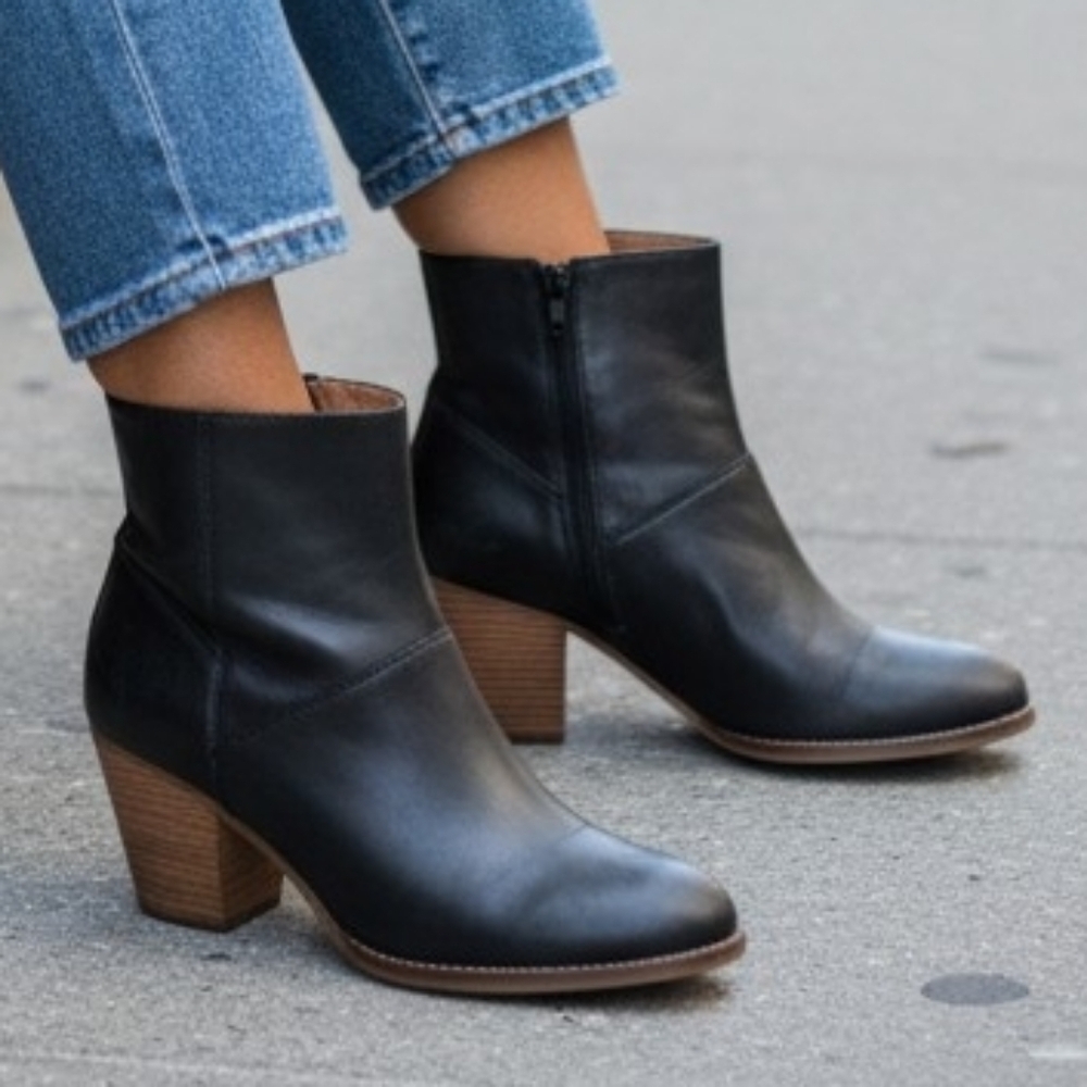 House of Harlow 1960 Black Leather Ankle Boots Block Heel Zip Boho Minimalist